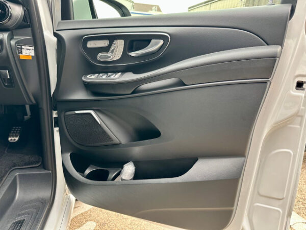 メルセデス・ベンツ  V220d アバンギャルド ロング AMGライン - 画像 (20)